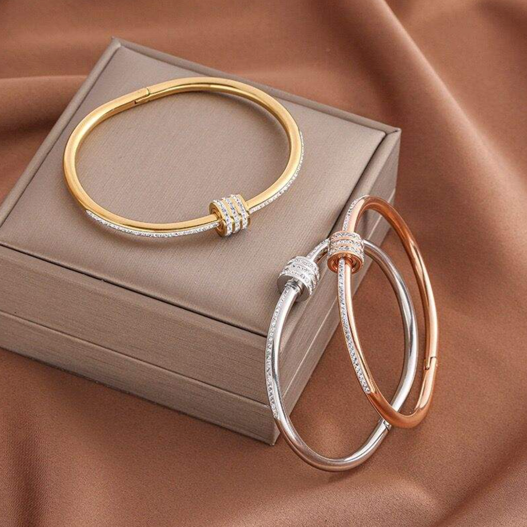 Waterproof & Sweatproof Stainless Steel Full Diamond Screw Clasp Bracelet