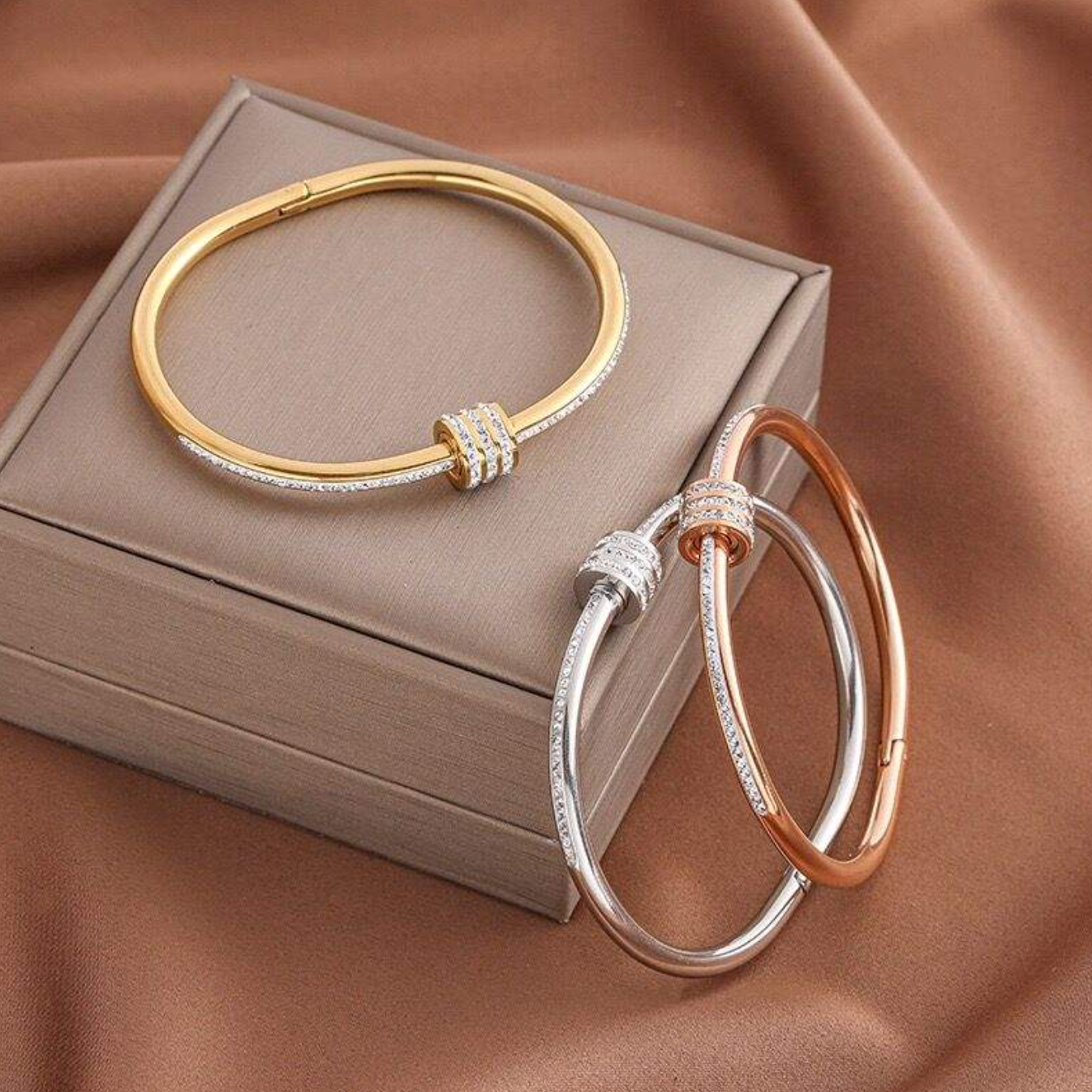 Waterproof & Sweatproof Stainless Steel Full Diamond Screw Clasp Bracelet