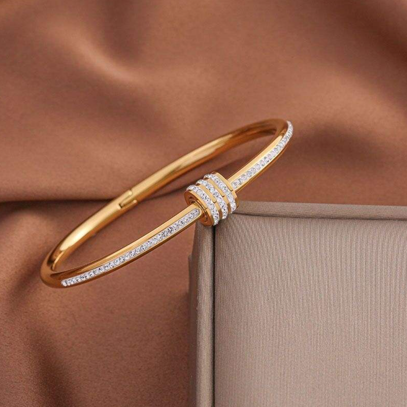 Waterproof & Sweatproof Stainless Steel Full Diamond Screw Clasp Bracelet